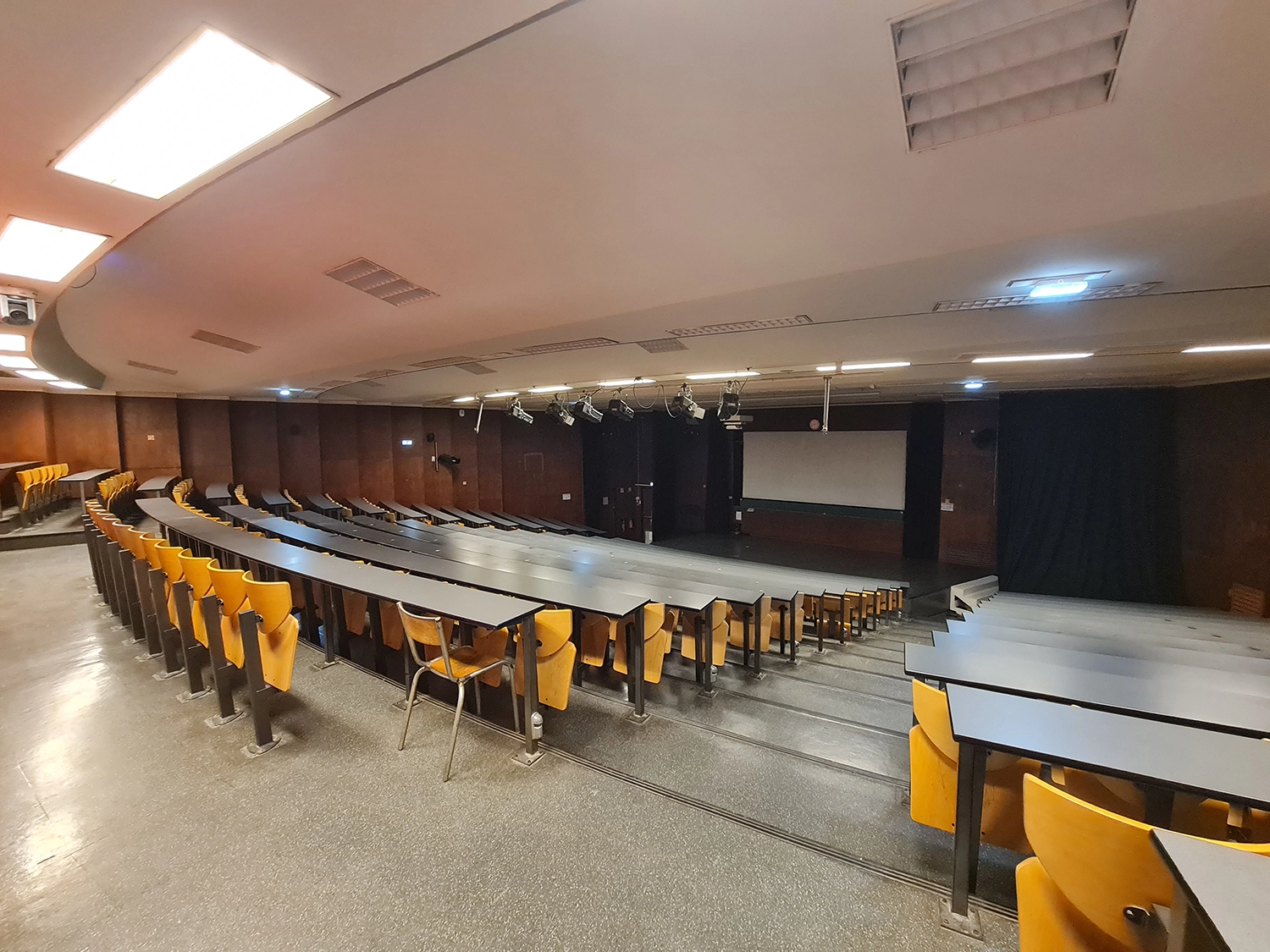 Amphitheatre-B-1