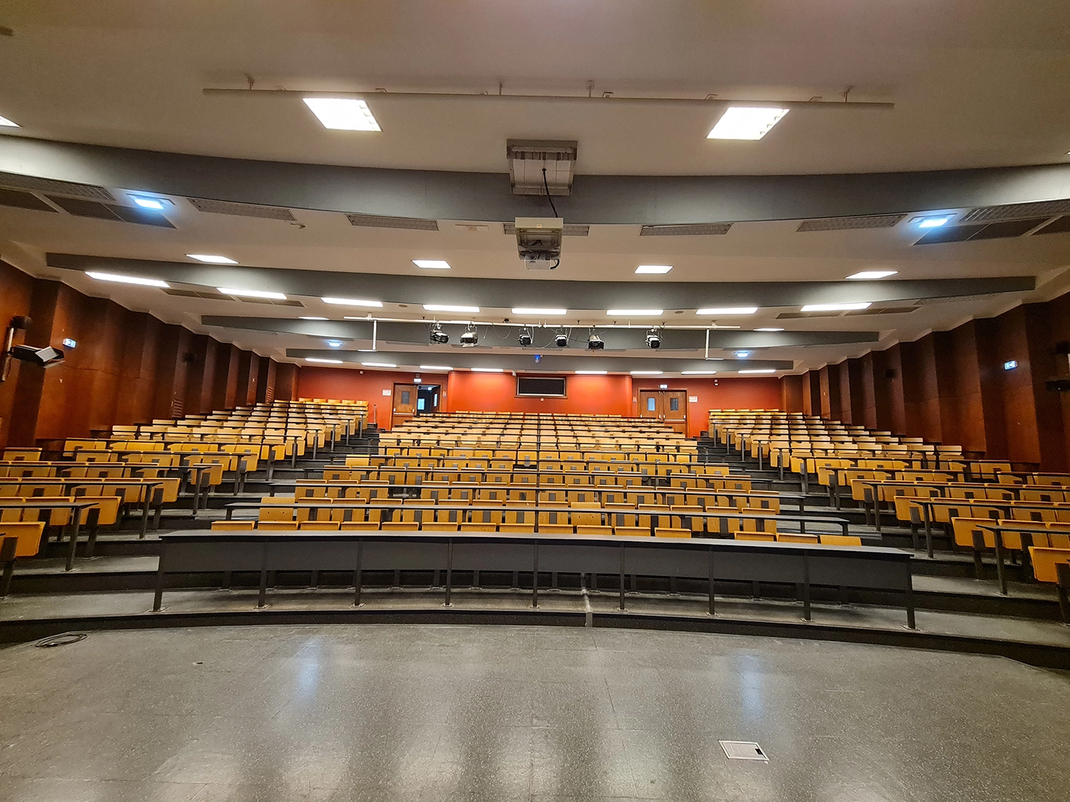 Amphitheatre-B-2